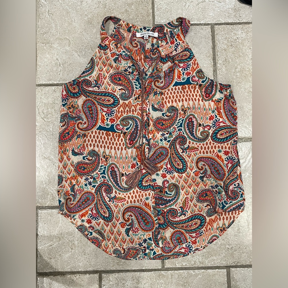 Rose & Olive Paisley Print Tassel Neck Sleeveless Top - Multicolor Small
